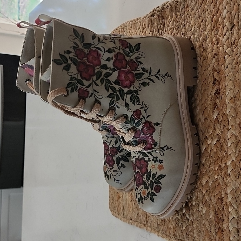 Fun boots-offers welcome - Picture 2 of 6